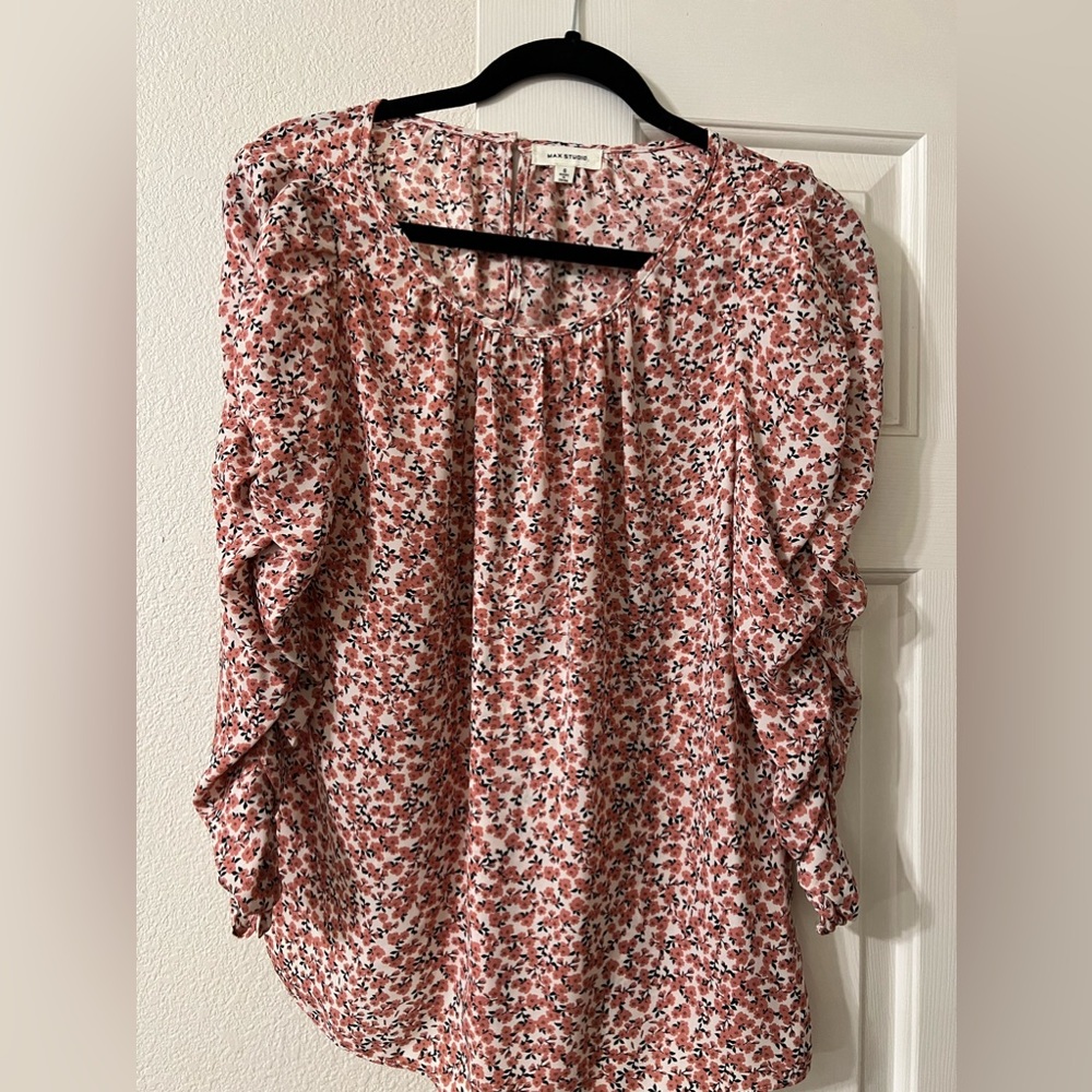 Max studio floral top